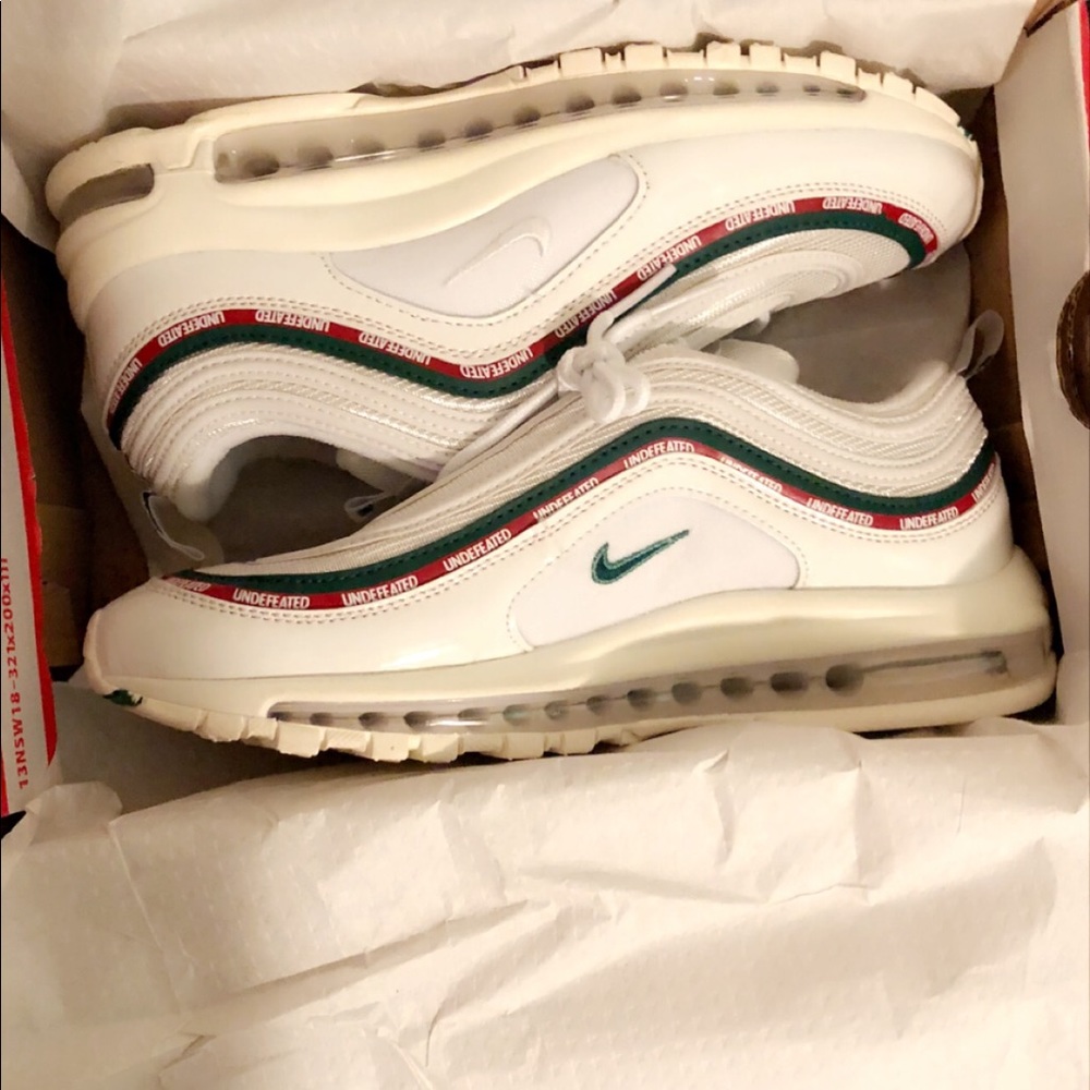 Air maxes brand new!!!! Size 8